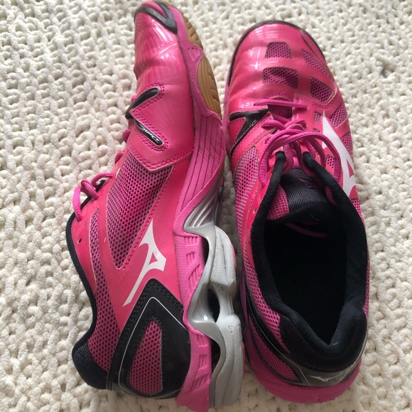 Mizuno wave lightning RX2 court shoes - Picture 4 of 8